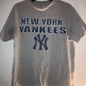 Men’s Medium M MLB New York Yankees Grey T Shirt Genuine Merchandise Logo Script